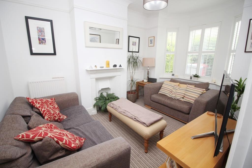 3 bed property in Grovelands Road, Reading